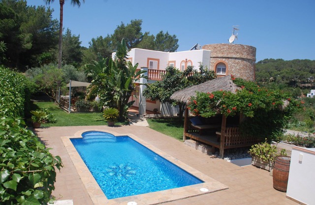 Amazing Air-Con Villa with pool, Wifi, Close to Santa Eulalia and Ibiza Town