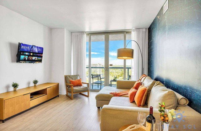 Amazing Apartment w/Private Balcony & Pool