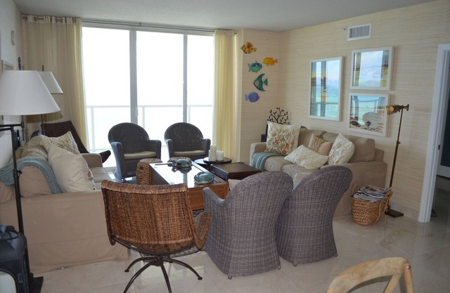 Amazing Apartment In The Best Area Of Miami, La Perla Unit 3703 STR #00082