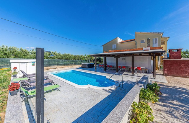 Amazing apartment in Kastel Novi