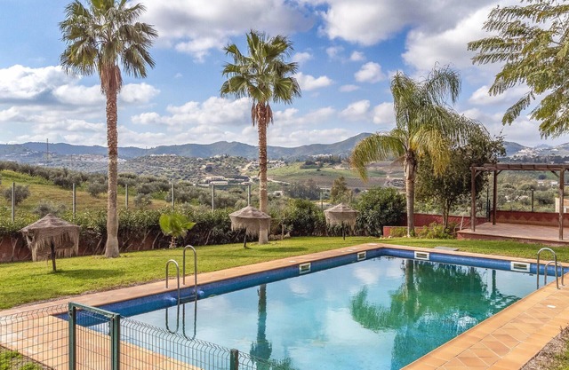 Amazing apartment in Alcaucín with WiFi