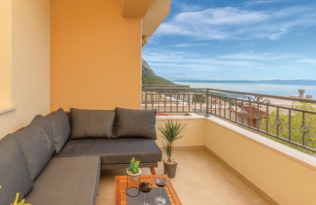 Amazing apartment in Makarska with WiFi