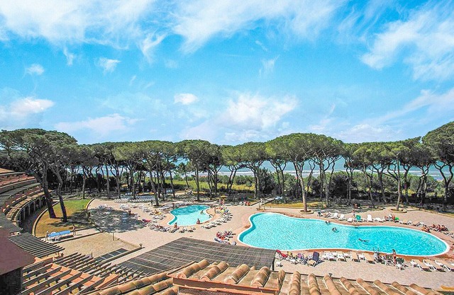 Amazing apartment in Puntone with WiFi