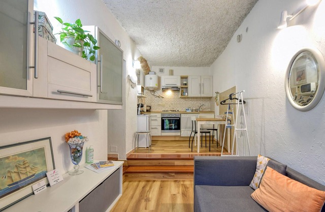 Amazing apartment in Sori with WiFi