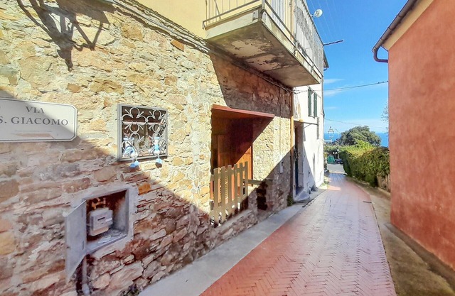 Amazing apartment in Costarainera