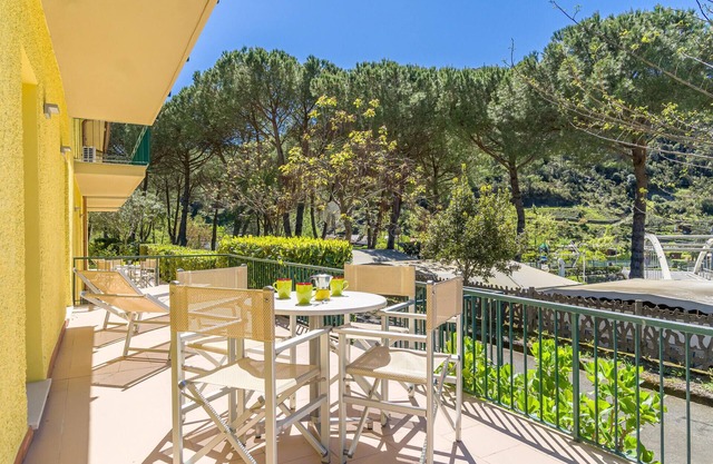 Amazing apartment in Deiva Marina