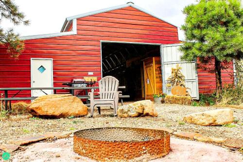 Amazing Barn with Barbecue in Monticello, Utah