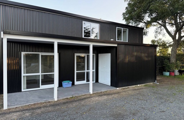 Amazing Barndominium with farm views. nHalfway between Cambridge and Hamilton.