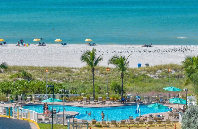 AMAZING BEACH VIEW/FULLY REMODELED CONDO/ALL NEW FURNITURE/HEATED POOL