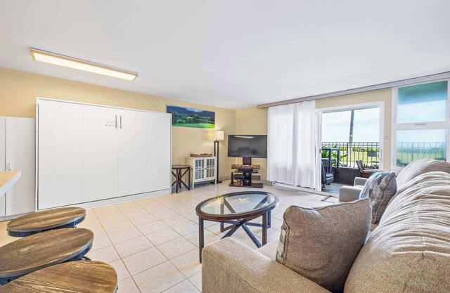 Amazing Beachfront Condo by Pool w/AC