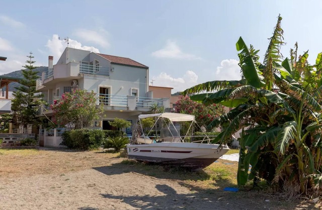 Amazing Beachfront Villa, Aeolian Islands View And Direct Access To The Beach