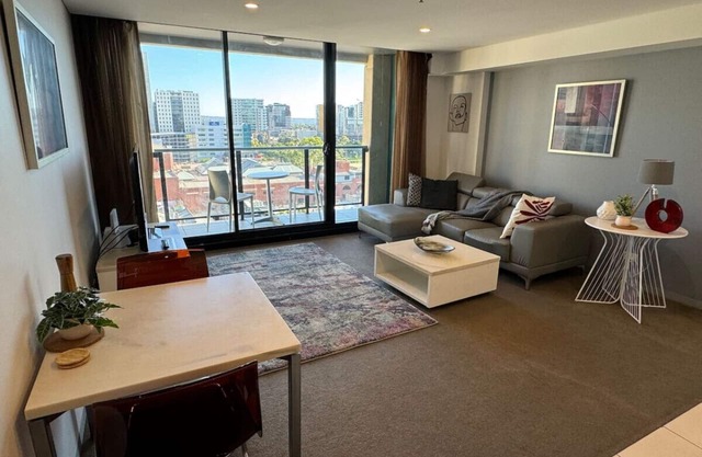 Amazing City Skyline Apartment - Pool, Gym, Sauna.