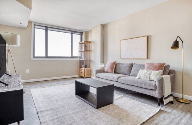 Amazing Clarendon 1BR w/Gym, W/D & Doorman, walk to Metro, by Blueground