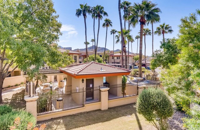 Amazing condo with Mountain views all around overlooking pool