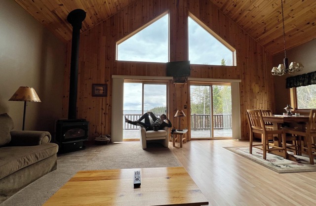 Amazing cottage, pristine lake