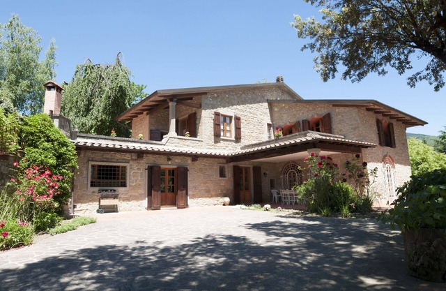 Amazing countryside villa with private pool in Tuscany between Arezzo & Florence