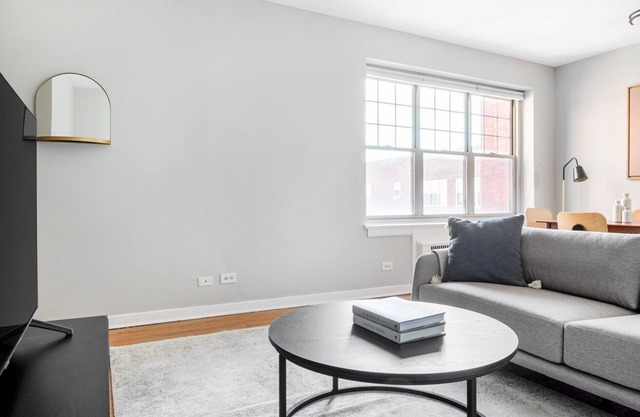 Amazing Evanston 2BR, 1 mile from Northwestern campus, by Blueground