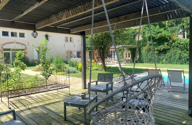 Amazing Property 4* : 300m2 - 15mn from the beach, heated pool, 15 pers.