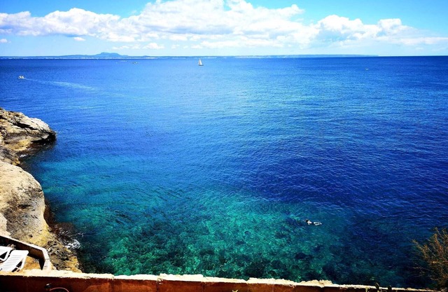 Amazing front line townhouse with direct private sea access.