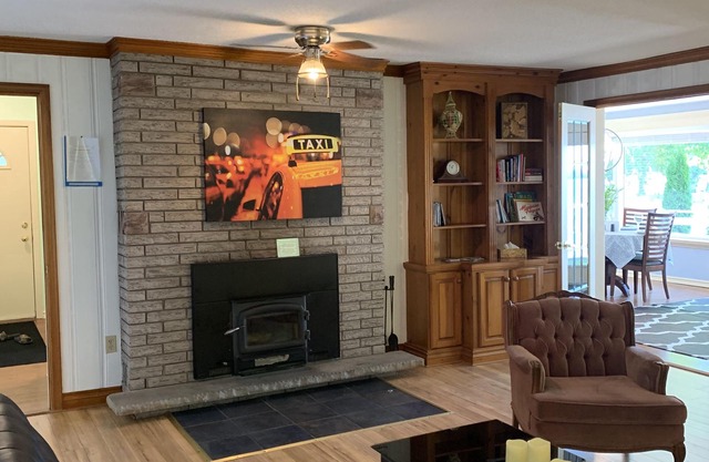 Amazing fully upgraded 3 bedroom+ new furniture, 1 full bath lake property