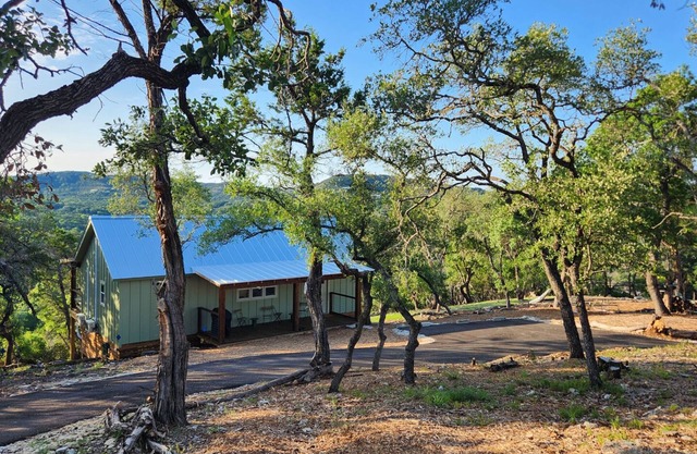 Amazing Hilltop Views - Near Tubing, Lake and Whitewater Amphitheater - Hot Tub