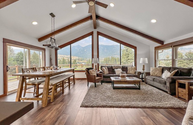 Amazing Historic Montana House. Hot Tub, Large Deck, On Golf Course A+ Location