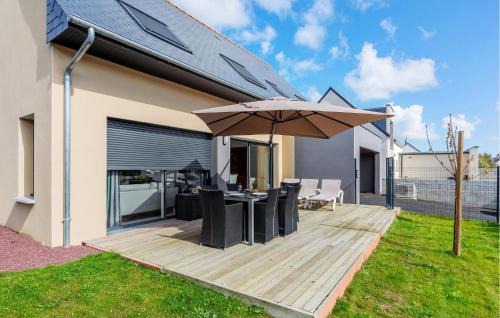 Amazing Home In Saint-Méloir-Des-Ondes