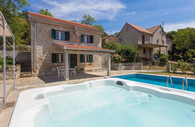 Amazing home in Bajagic