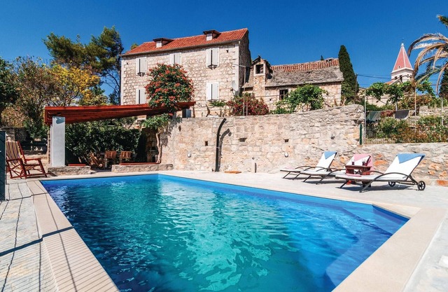 Amazing home in Bobovisca with WiFi
