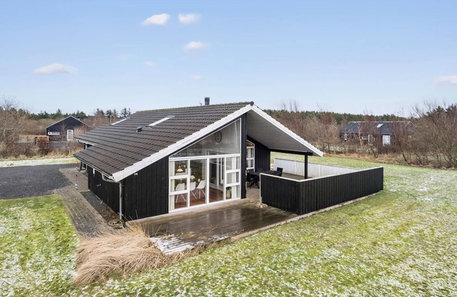 Amazing home in Brovst with kitchen
