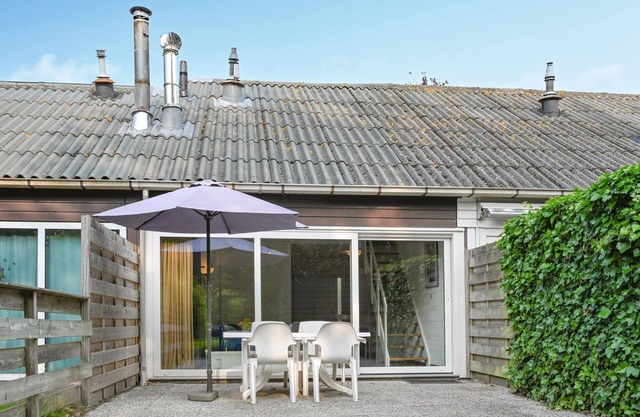 Amazing home in Bruinisse with kitchen