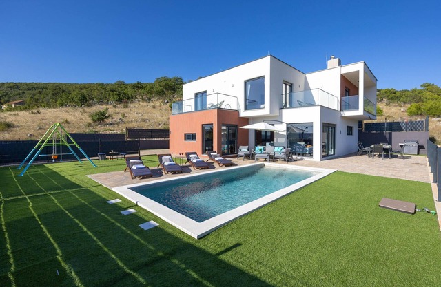 Amazing home in Dicmo with kitchen