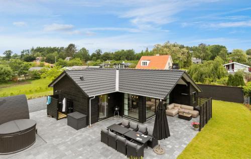Amazing Home In Ebeltoft With Kitchen