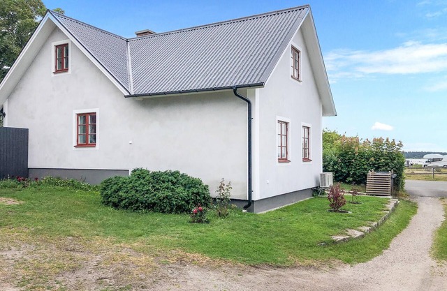 Amazing home in Fjälkinge with WiFi
