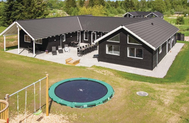 Amazing home in Glesborg with sauna