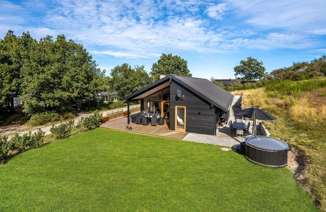 Amazing home in Glesborg with kitchen