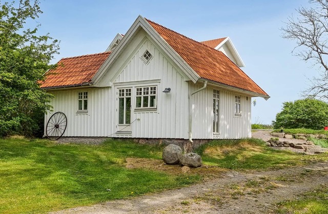 Amazing home in Grästorp with sauna