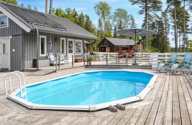 Amazing home in Hammarö with lake view