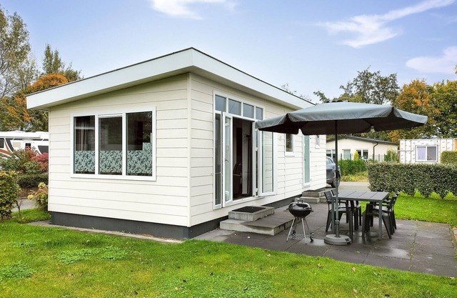 Amazing home in Heinkenszand with WiFi