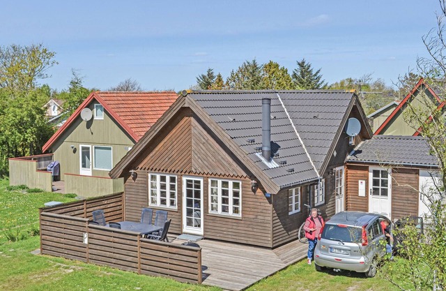 Amazing home in Hemmet with kitchen