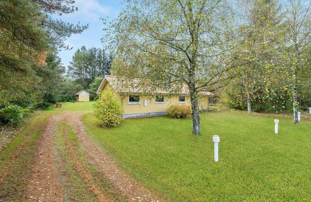 Amazing home in Herning with kitchen