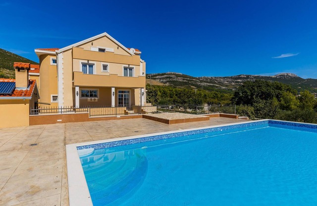 Amazing home in Kastel Stafilic