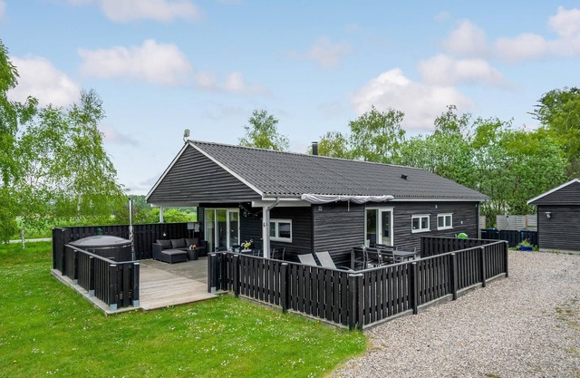 Amazing home in Humble with WiFi
