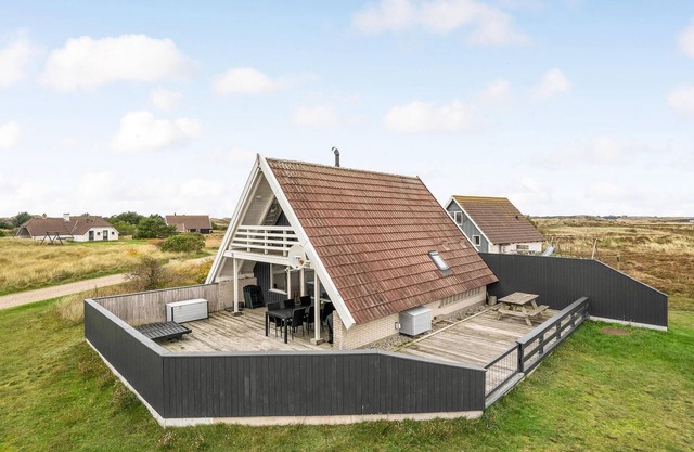 Amazing home in Hvide Sande
