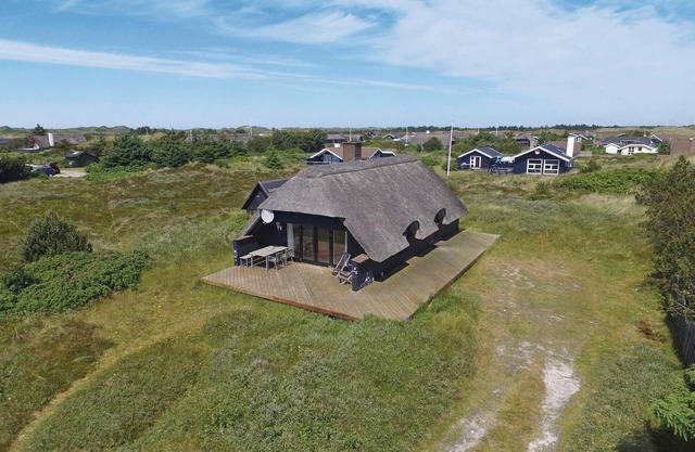 Amazing home in Hvide Sande