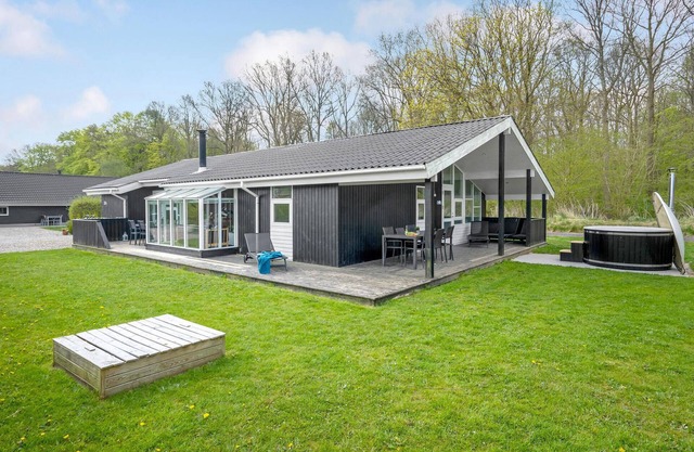 Amazing home in Juelsminde with sauna