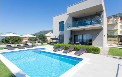 Amazing Home In Kastel Kambelovac