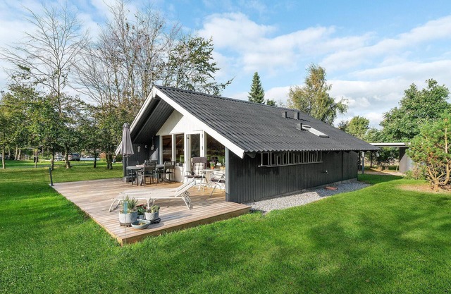 Amazing home in Løgstør with kitchen