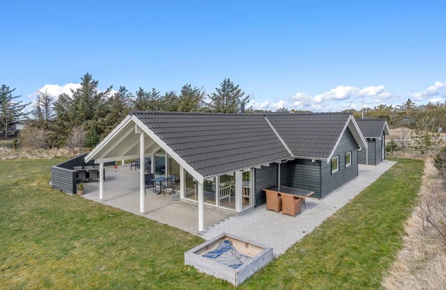 Amazing home in Løkken with sauna