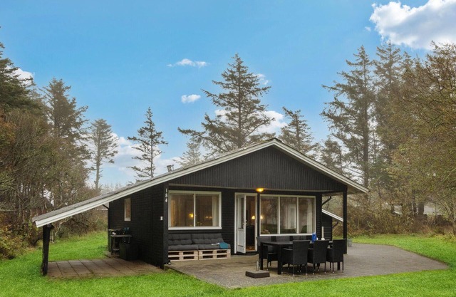 Amazing home in Løkken with WiFi